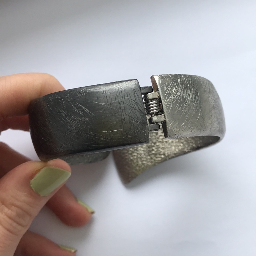 VINTAGE | Two-tone brushed metal bracelet - Picture 5 of 8